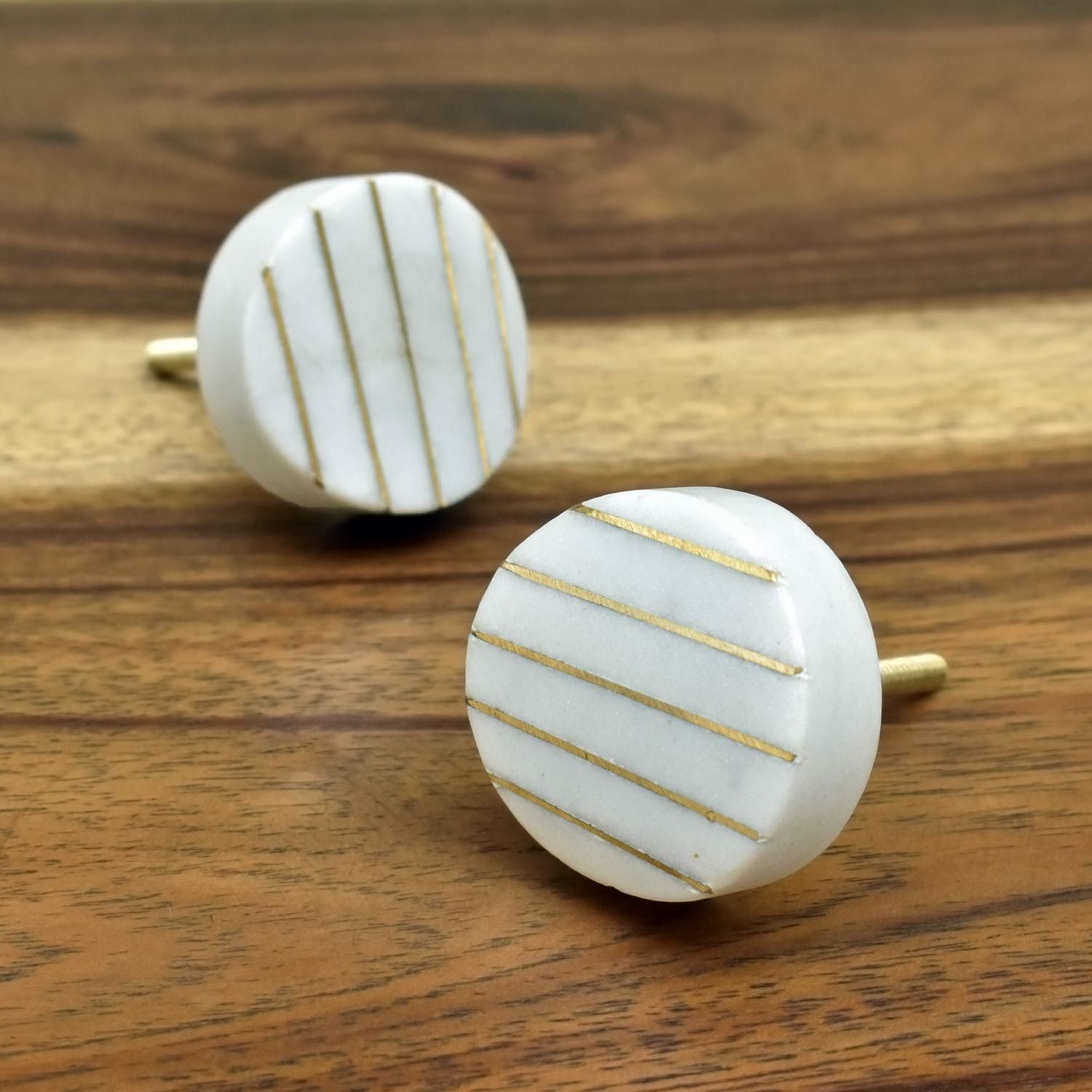 Pack de 2 tiradores Piedra Blanca y Latón curvo 1 Pack de 2 tiradores Piedra Blanca y Latón curvo