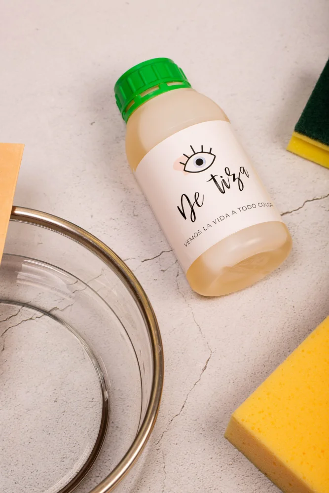 Aprende a restaurar una mesita de noche 6 Superclean limpiador fungicida