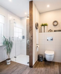 Ideas para renovar el baño sin obras 53 tabique ducha uso 1 e1637927026776