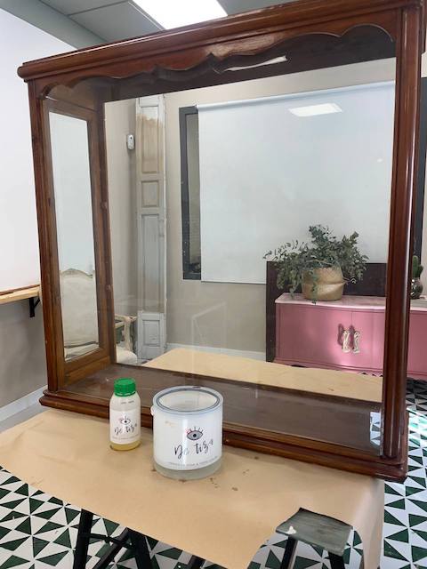 Limpiamos la vitrina vintage que vamos a pintar con Superclean
